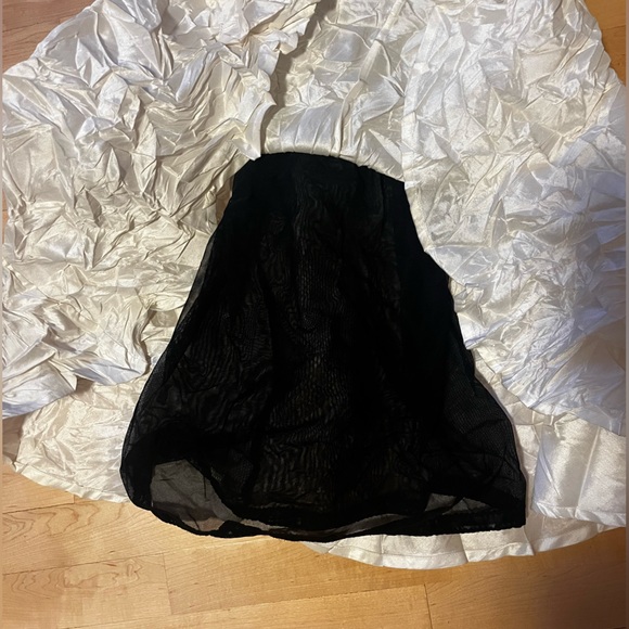 Designer strapless dress black and white - Picture 4 of 5